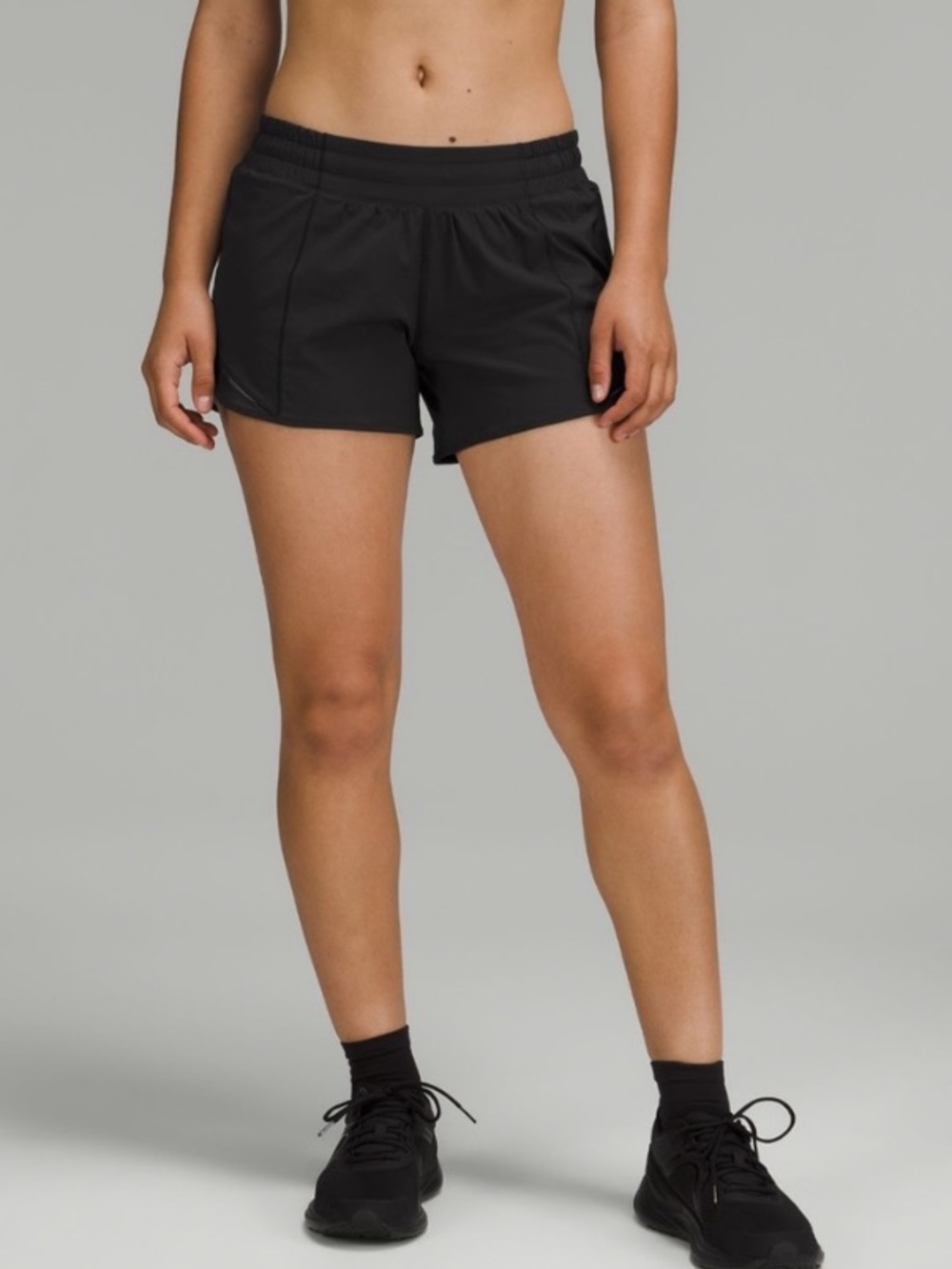 Lululemon Hotty Hot LR Short 4” lined, Size 14 NWT